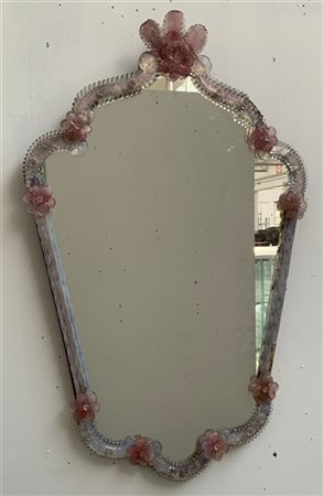 Manifattura di Murano
Specchiera di forma mossa con cornice in vetro incolore c