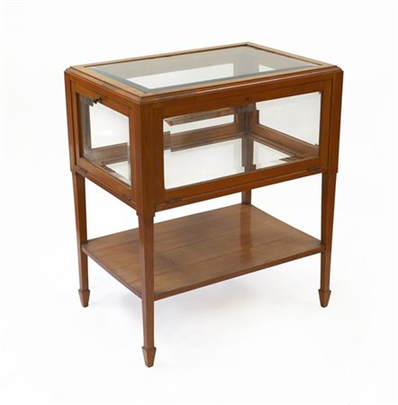 Tavolo vetrina fronte, retro e laterali apribili, gambe rastremate riunite da p