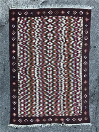 Tappeto Kilim Shustar, Persia, secolo XX. Decoro optical a zig-zag (cm 285x193)