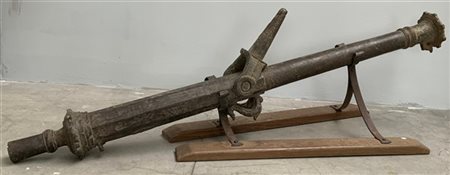 Grande lantaka da spalto navale in ferro. Interessante gioia di bocca con mirin