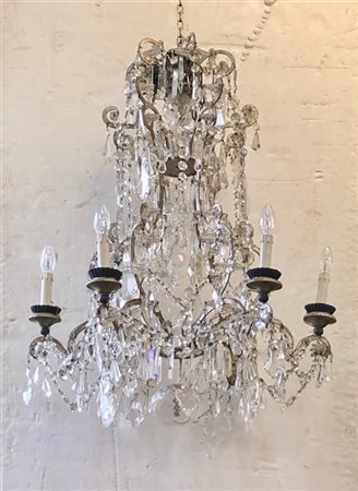 Lampadario a sei luci con struttura in metallo verniciato, perline e pendagli i