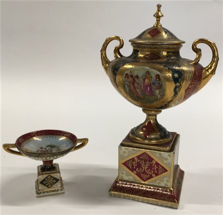 Manifattura di Vienna. Lotto composto da un vaso biansato con coperchio su base