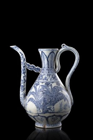 Versatoio in porcellana bianca e blu, in stile Ming del secolo XV (difetti)
Cin