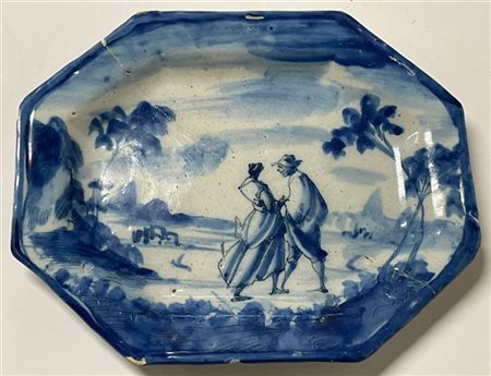 Manifattura ligure, vassoietto di forma ottagonale in maiolica decorata a figur