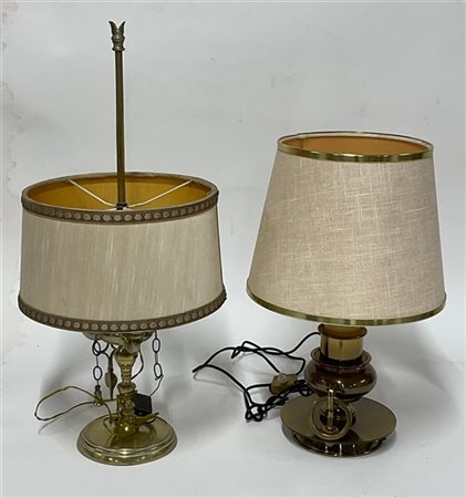 Lotto composto da un abat-jour in ottone con corpo tornito ed una lampada fiore