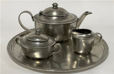Servizio da the in peltro composto da teiera, lattiera, zuccheriera e vassoio m