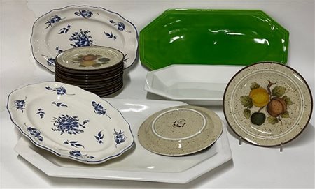 Manifatture diverse, lotto composto da tre vassoi ottagonali, due polilobati co