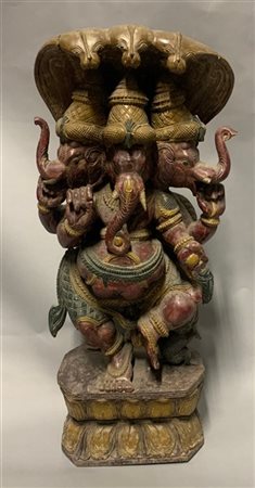 Manifattura del Sud-est asiatico. Scultura in legno intagliato e decorato in po