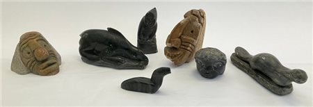 Lotto composto da cinque sculture di arte eschimese in pietra raffiguranti anim
