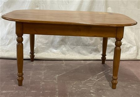 Tavolo in noce a un cassetto nella fascia con gambe tornite. Secolo XIX (cm 160