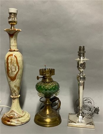 Lotto composto da tre lampade da tavolo diverse (difetti e mancanze)