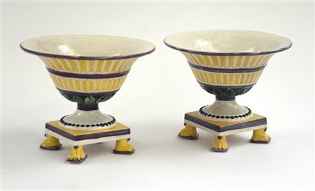Manifattura del secolo XIX, coppia di alzatine in terraglia decorata in giallo