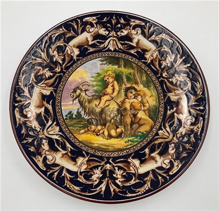 Manifattura di Faenza, piatto in ceramica dipinto in policromia con scena di pu