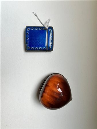 Lotto composto da una scatolina in porcellana della manifattura di Limoges a gu