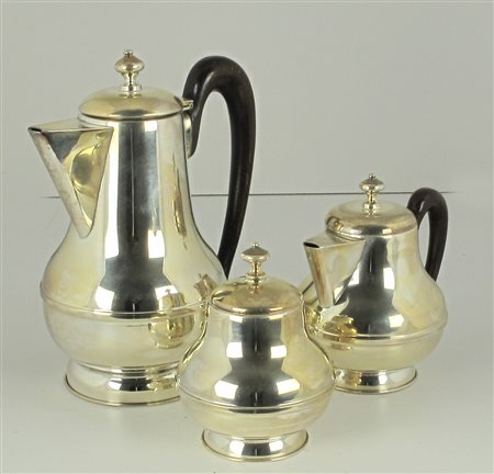Servizio da tre pezzi in argento marchiato 800 Altezza caffettiera 22 cm,...