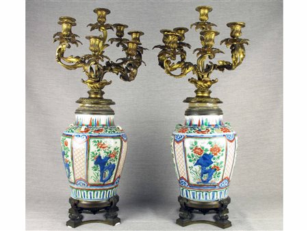 Cina (fine XVII secolo) Giare in porcellana con postuma montatura a...