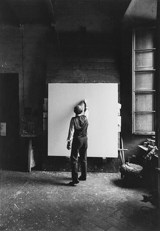 Mulas, Ugo (1928-1973)  - Lucio Fontana, 1965