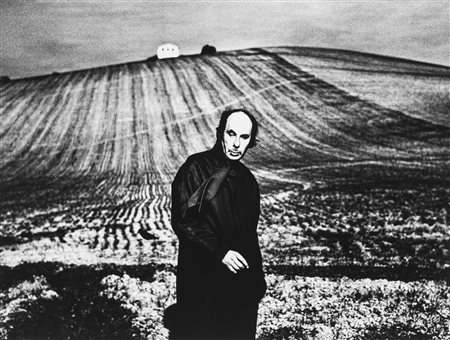 Giacomelli, Mario (1925-2000)  - Walter e la casa bianca, dalla serie "Il pittore Bastari", 1992