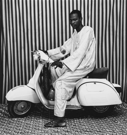 Sidibe', Malick (1936-2016)  - Seul sur ma moto Vespa, 1977