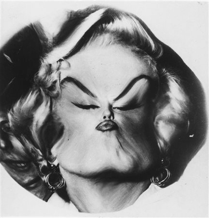 Weegee (1899-1968)  - Marilyn Monroe (Distorsion) , 1950s/1960s