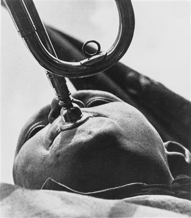 Rodchenko, Alexander (1891-1956)  - Pioneer with Trumpet, 1930