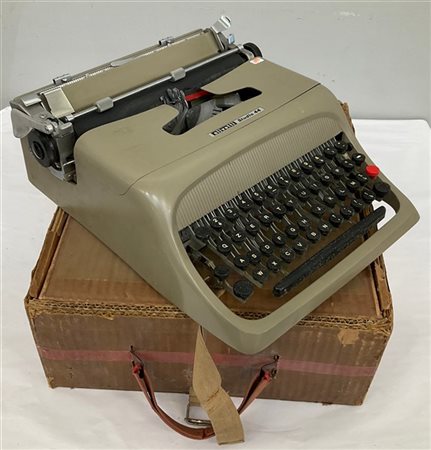 Olivetti Macchina di scrivere modello modello "Studio 44". Ivrea, 1952. In custo