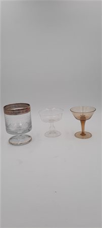 Lotto composto da un calice in vetro pagliesco, un calice in vetro cristallo co
