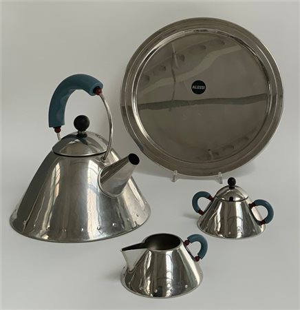 Lotto composto da un bollitore, una lattiera e una zuccheriera disegnati da Mic