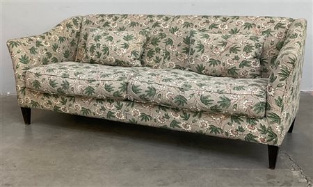 Divano a due posti imbottito con struttura in legno e rivestimento in tessuto W