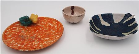 Lotto composto da un piatto di Spica Albisola in ceramica smaltata in arancione