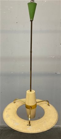 Lampada a sospensione in metallo verniciato verde e creme e ottone. Italia, ann