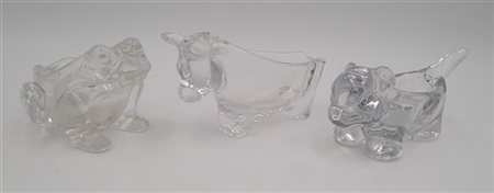 Lotto composto da tre piccole ciotole in vetro massello raffiguranti una rana,