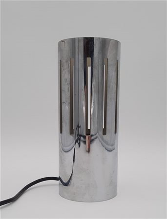 Lampada da tavolo cilindrica a una luce in acciaio. Italia, anni '70. (h cm 22;