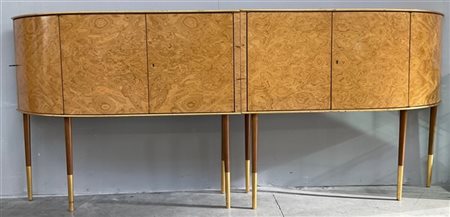 Coppia di consolles angolari di forma curva imitanti il gusto degli anni '50 a