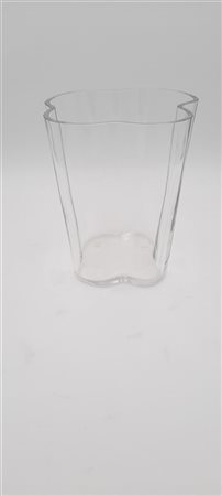 Alvar Aalto (Attribuito)
Vaso in vetro trasparente incolore. Produzione Ittala,