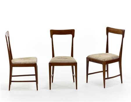 Gruppo di tre sedie in legno impiallacciato con schienale a giorno. Seduta imbo