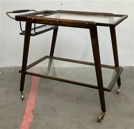 Carrello portavivande in legno massello e ottone con ripiani in vetro. Italia,