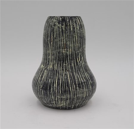 San Polo Vaso in terracotta smaltata sotto vetrina gialla e nera. Venezia, anni