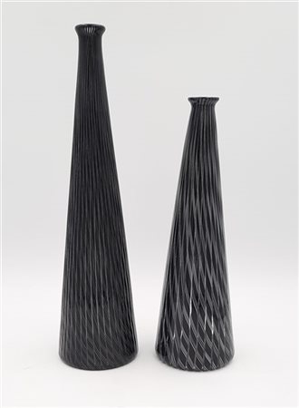 Veart Lotto composto da due bottiglie troncoconiche in vetro soffiato a canne tr