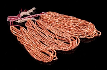 Lotto di 36 fili slegati di sfere di corallo rosa