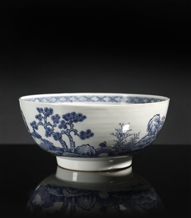  Arte Cinese - Ciotola Nanchino in porcellana bianco e blu 
Cina, periodo Transizione, XVII secolo .