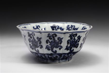  Arte Cinese - Coppa polilobata
Cina, dinastia Qing, XVIII secolo.