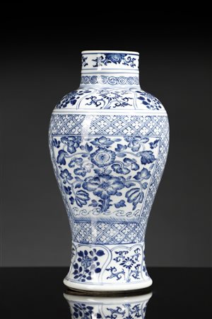  Arte Cinese - Vaso a balaustro 
Cina, dinastia Qing, secolo XVII .