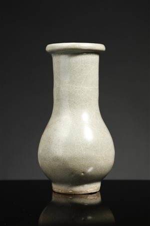  Arte Cinese - Bottiglia in porcellana craquelè
Cina, dinastia Song (960-1279).