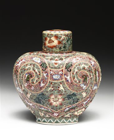  Arte Cinese - Fiasca bianhu in porcellana policroma 
Cina, dinastia Qing (1644-1912), Daoguang (1820-1850).
