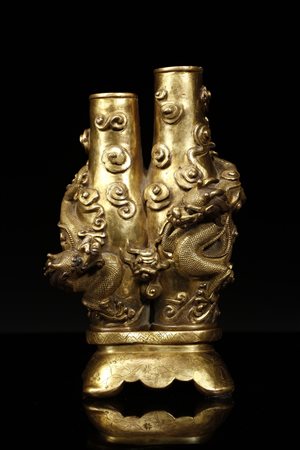  Arte Cinese - Vaso in bronzo dorato
Cina, dinastia Qing, XVIII secolo.
