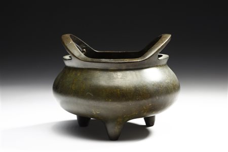  Arte Cinese - Incensiere tripode in bronzo 
Cina, dinastia Qing, periodo Kangxi (1661-1722).