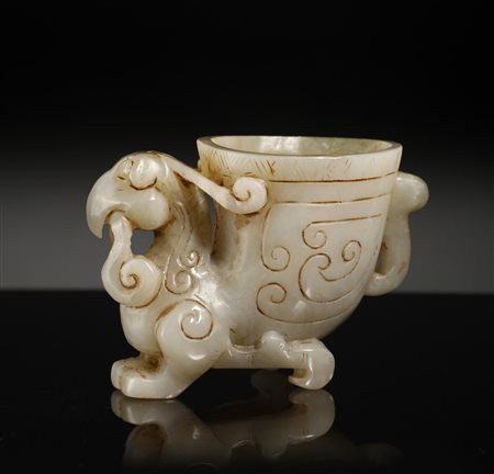  Arte Cinese - Coppa libatoria in giada 
Cina, dinastia Qing, secolo XVIII (?) .