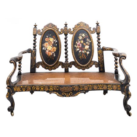 DIVANO di gusto eclettico in legno laccato e dipinto