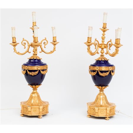 COPPIA CANDELABRI a cinque fiamme in bronzo dorato